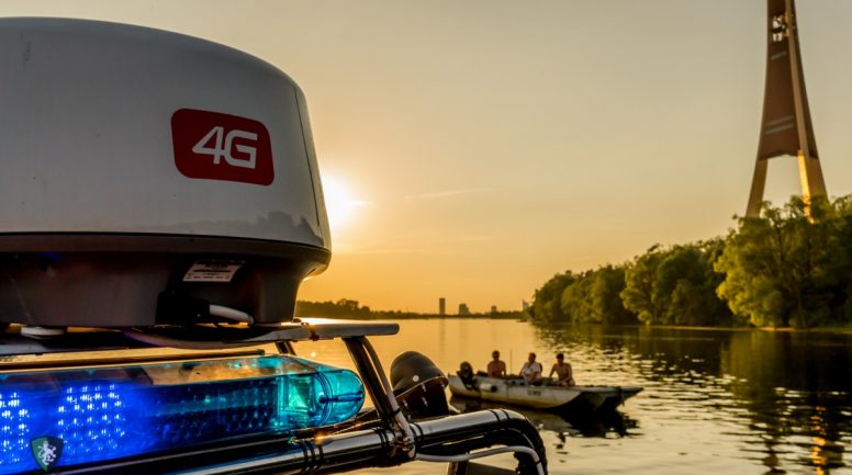 Likumsargi no Rīgas ūdenstilpnēm izvelk divus nelegālus zvejas rīkus