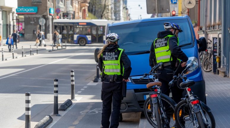 Rīgas pašvaldības policija centrā ievērojami pastiprinās velopatruļu aktivitāti