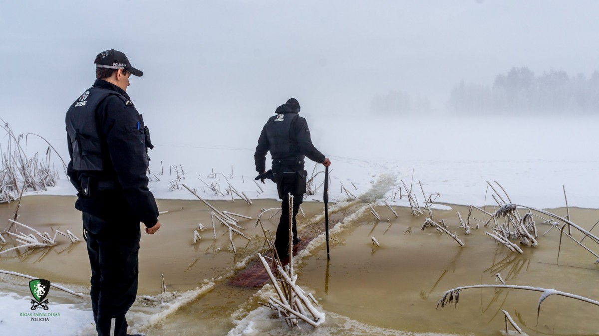 Ledus Riga Policija brīdina: ledus Rīgā vēl nav drošs - Rīgas pašvaldības policija