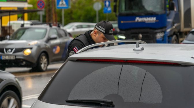 Autovadītāja reibumā Čiekurkalnā izraisa sadursmi un uzdodas par citu personu