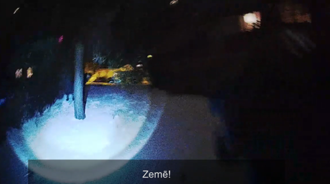 Pašvaldības policisti Ķengaragā aptur autovadītāju bez tiesībām; vainīgais metas bēgt